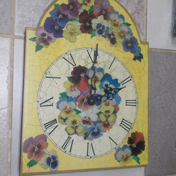 Wood clock with pansy design, as is - Picture 2 of 4
